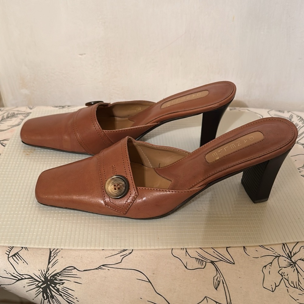 Shoes - Picture 2 of 6